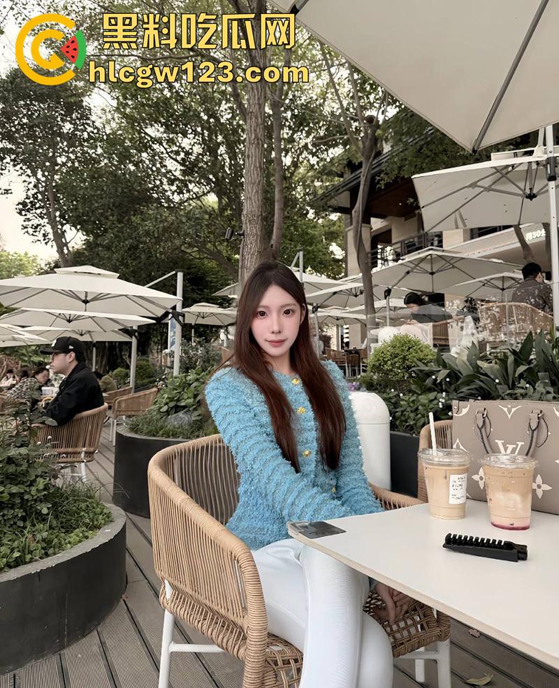 包臀裙长腿黑丝母狗，背着男友酒店约炮，结果被大神下春药，现场发骚激情啪啪，开裆黑丝好诱惑！-3