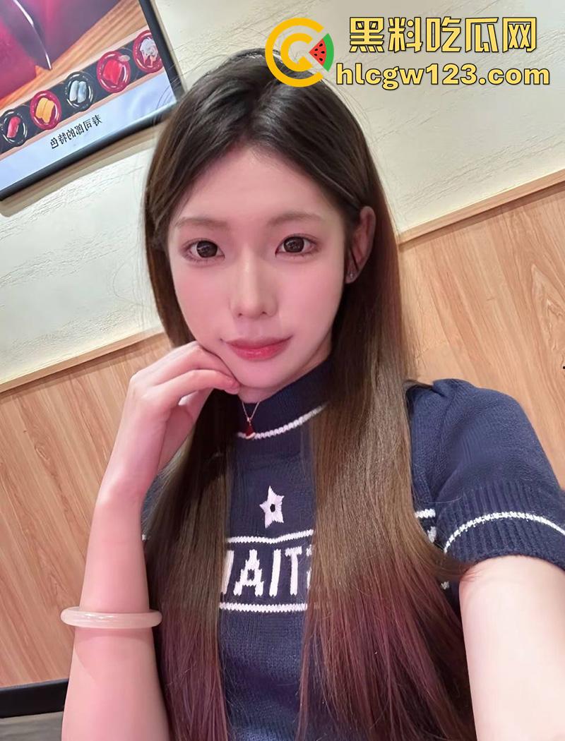 包臀裙长腿黑丝母狗，背着男友酒店约炮，结果被大神下春药，现场发骚激情啪啪，开裆黑丝好诱惑！-4