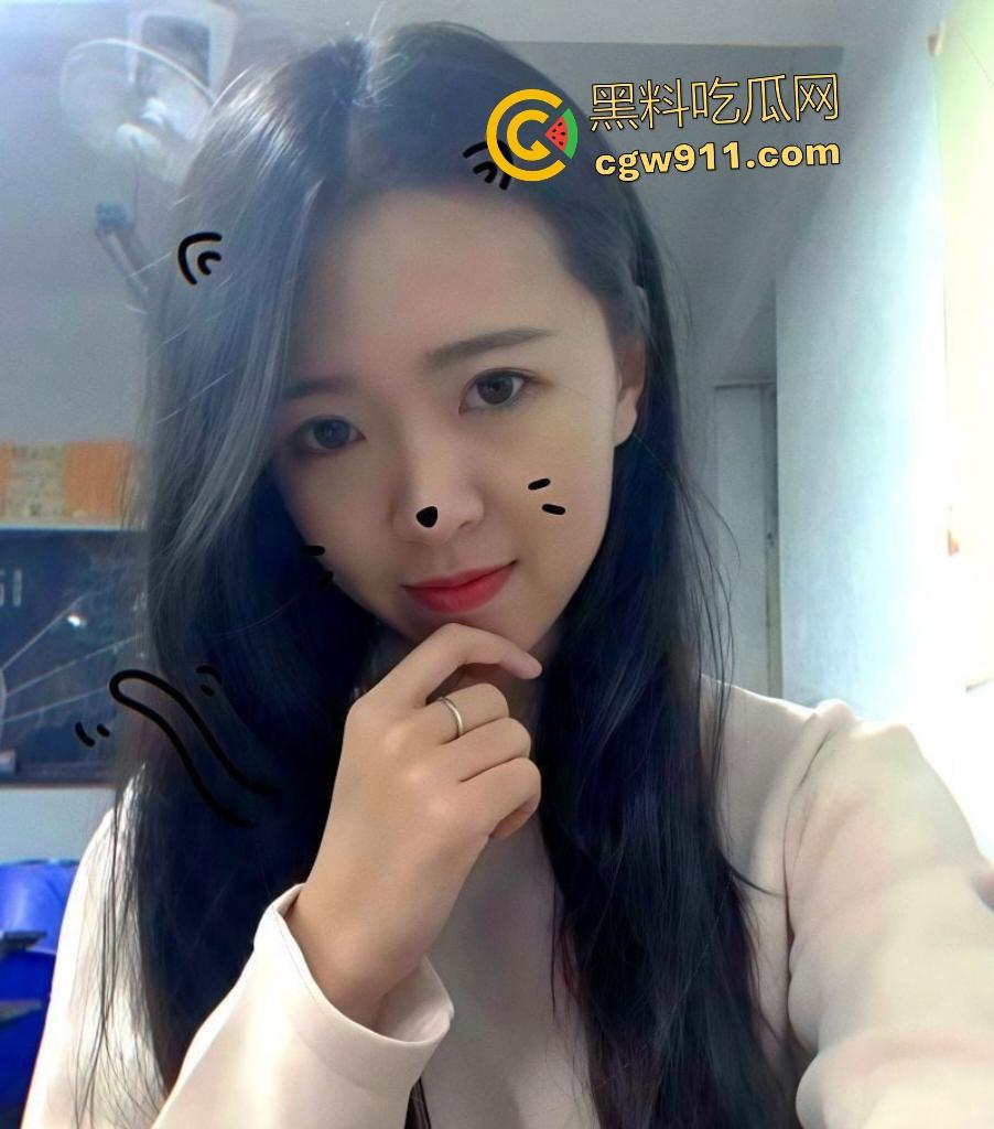 四川职院骚货【龙琪琪】约炮，在家帮炮友狂撸巨鸡巴，撸完就猛操浓毛逼，内射爽到鸡巴抽筋！-2