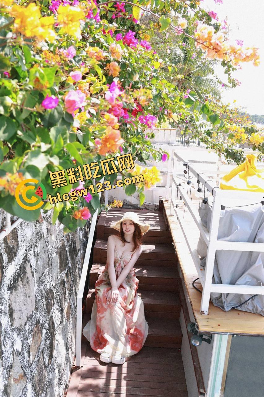 农业片天花板，大胸妹模仿奶牛挤奶，乳头夹得哆嗦喷汁，这奶子还能这样玩？奶牛看了都沉默！-2