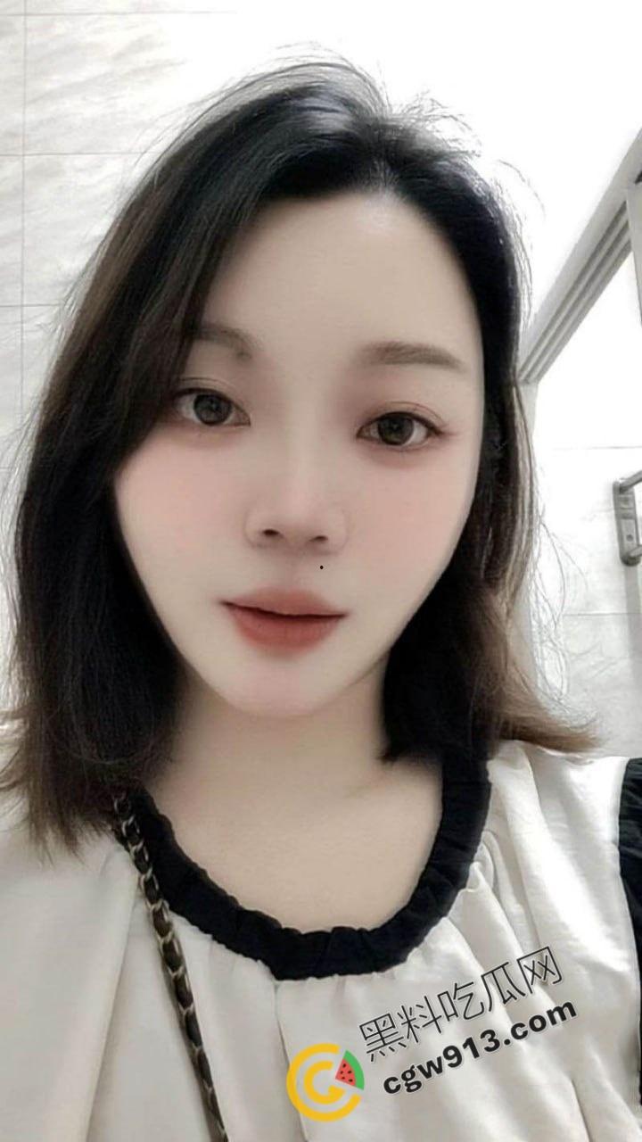 福建女总裁陈凤琴的淫荡人生:白天霸气总裁,晚上豪掷千金点男模陪玩,喜新厌旧,淫靡不堪-4