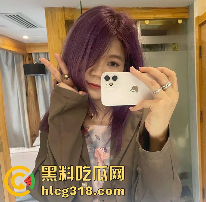 杭州173长腿母狗【王晓冰】，细腰长腿美臀诱人，沦为富二代母狗，后入啪啪自拍视频流出！-1