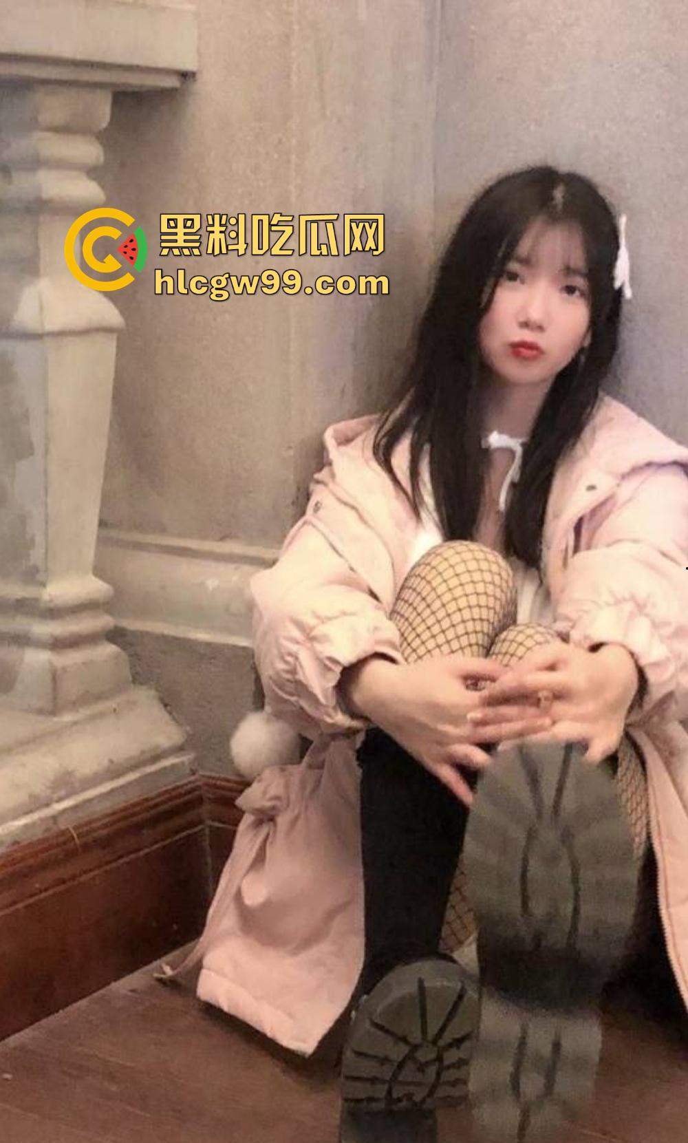 贵阳职业技术学院骚逼『 林思媛』为了学生会长宝座送逼求操，巨乳翘臀被学长们轮流操到爽翻天！-4