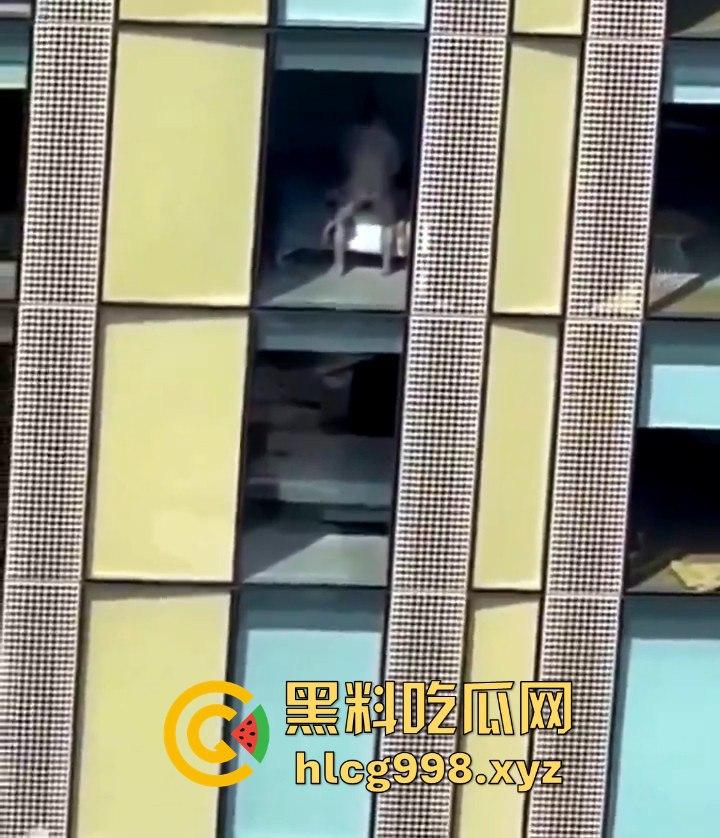 我嘞个骚刚！瓜友投稿酒店偷拍，激情后入到一半才发现是俩男的在搞！-3