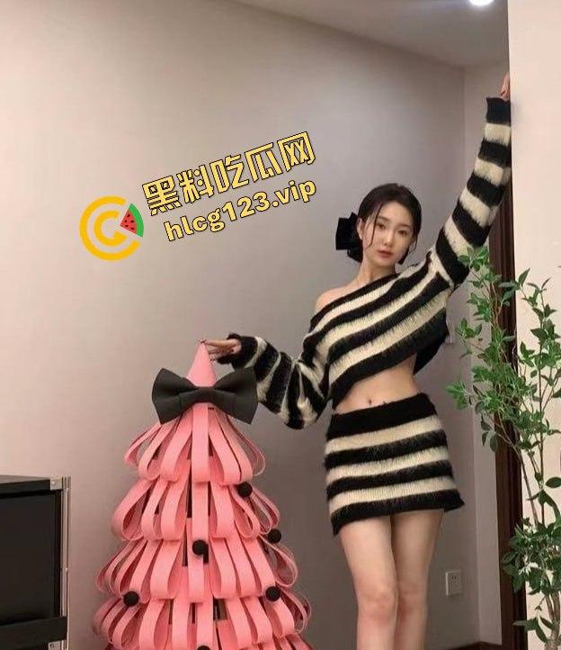 快手女神主播【卿卿下海】！情趣内衣黄播流出，粉嫩小穴与乳头大尺度曝光！-3