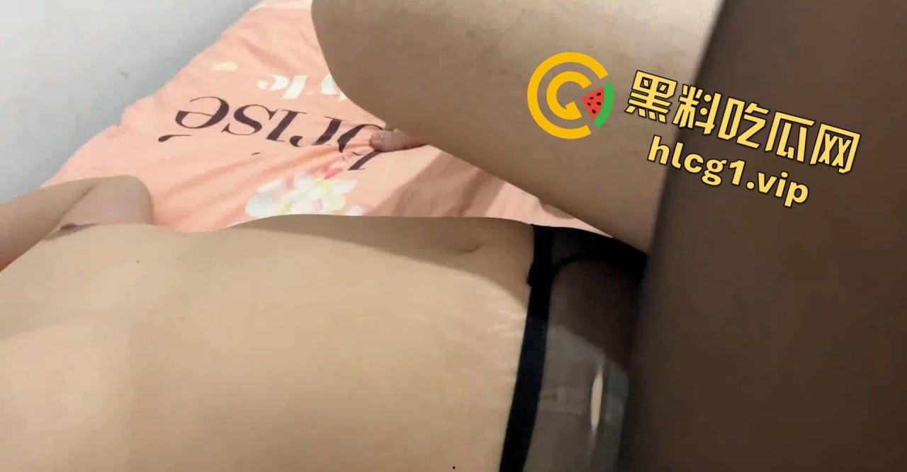 服装店老板娘遭男友无耻曝光！私密照外流引热议，身材火辣成焦点！-8