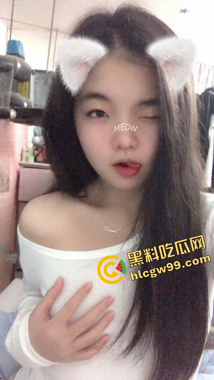 海宁职业高级中学圆脸太妹【兰昕雨】家中发骚露奶露逼自拍，全裸跳舞扭秧歌！独家曝光流出！-1