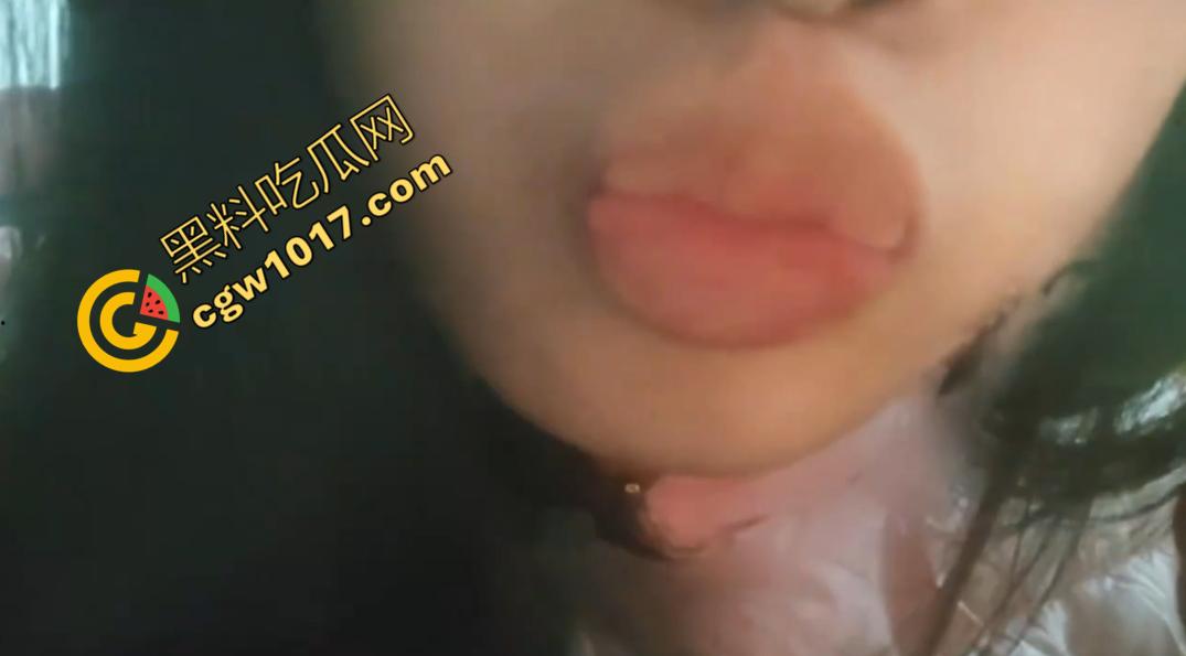 极品大一妹子用玻璃片苦练舌技和深喉技巧！舌头灵活到爆，终于让男友缴械在嘴里，射了满满一嘴！-3