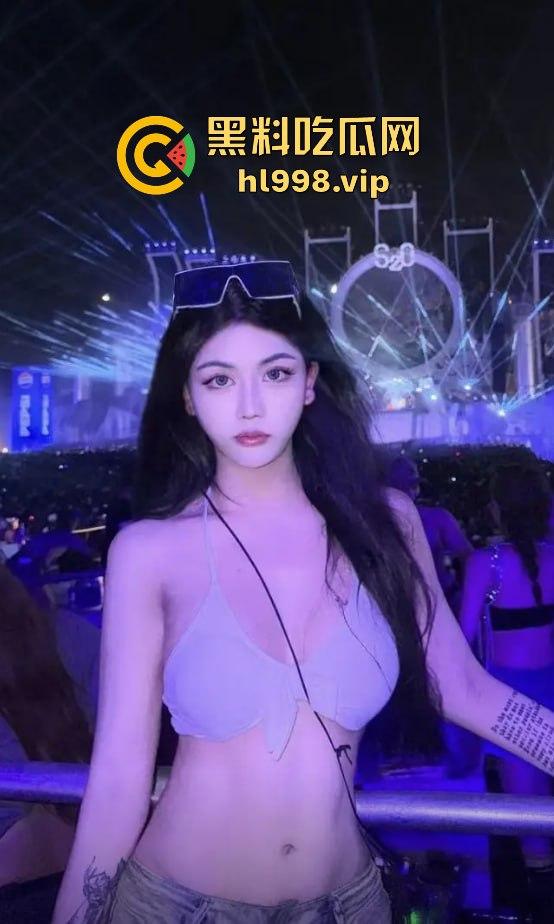 长沙海底捞TS女战神『尤物姜颜』黑料大爆发！推特3P视频被扒，纹身对上实锤，科技大奶原形毕露！-13