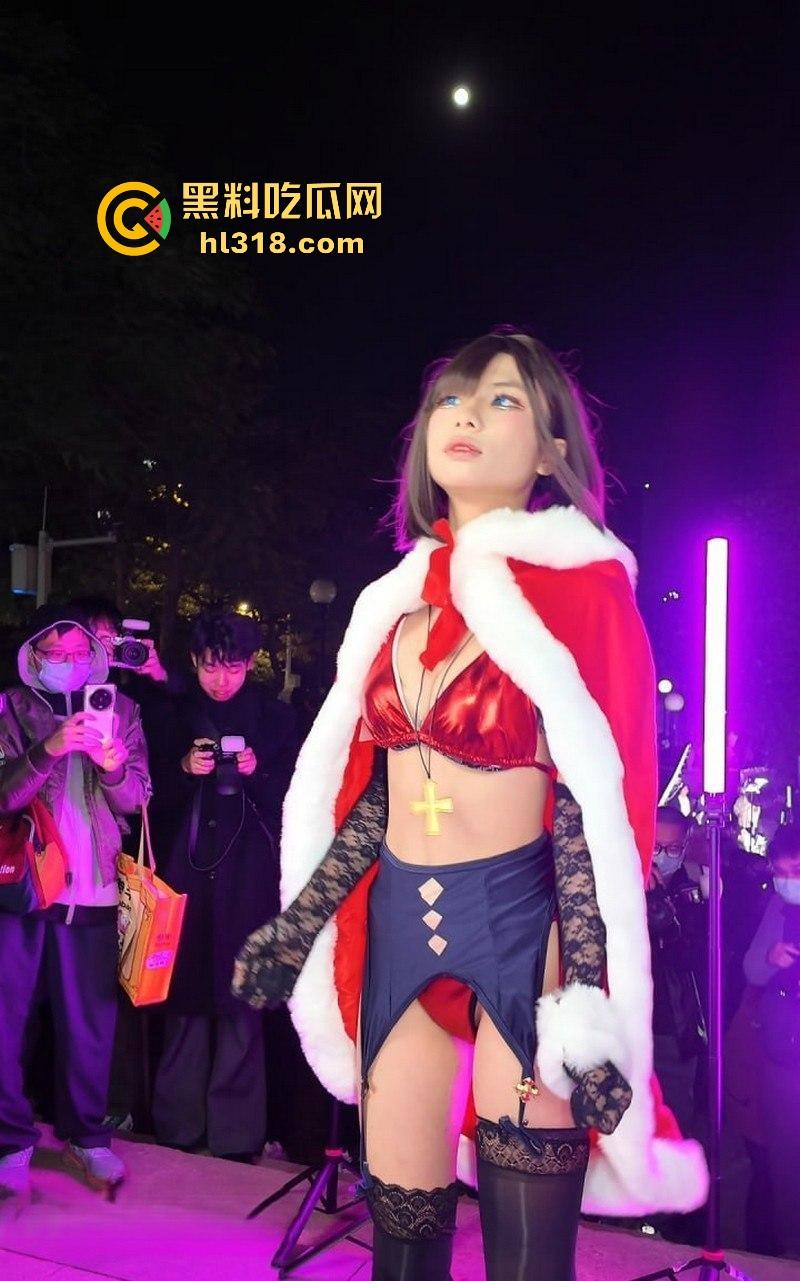 广州萤火虫漫展，高颜值cos女神大胆露臀套装惊艳全场，神级运镜捕捉，每一寸撩人曲线，令人心动不已！-7