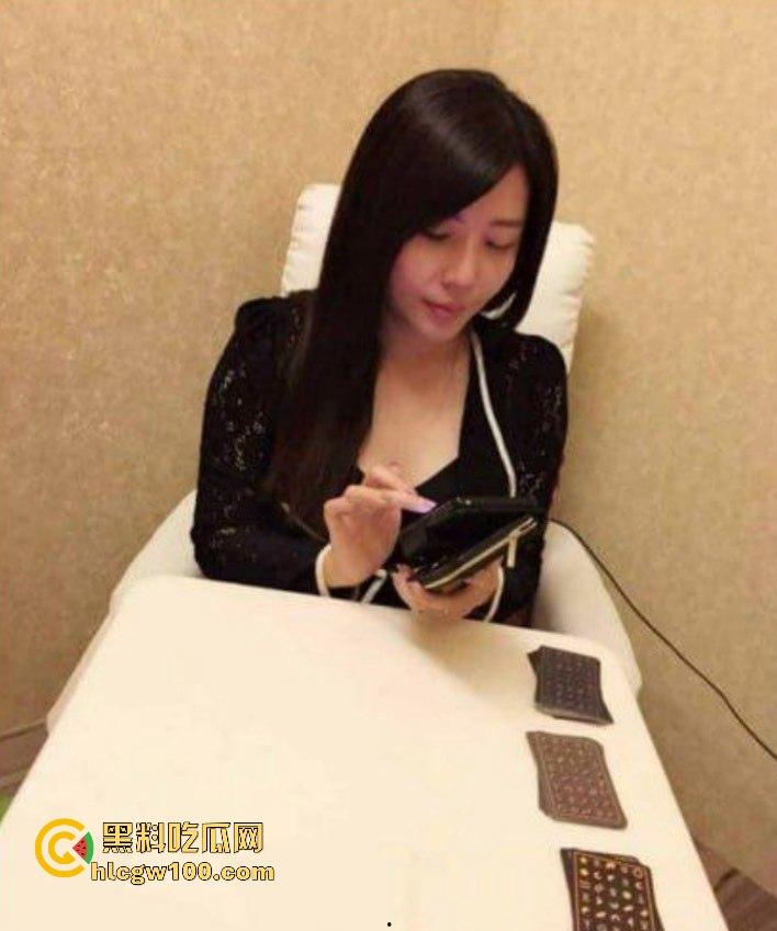 虎逼崽子偷拍亲妈裸照换王者荣耀皮肤，群里卖裸照赚零花钱，打的菜还要皮肤！-9