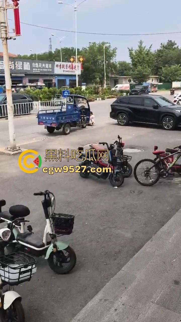 抖音热搜！唐山鸦鸿桥袁记串串香出轨事件曝光，老板娘出轨有妇之夫，被贴大字报全城派送，脸逼看得清清楚楚！-7