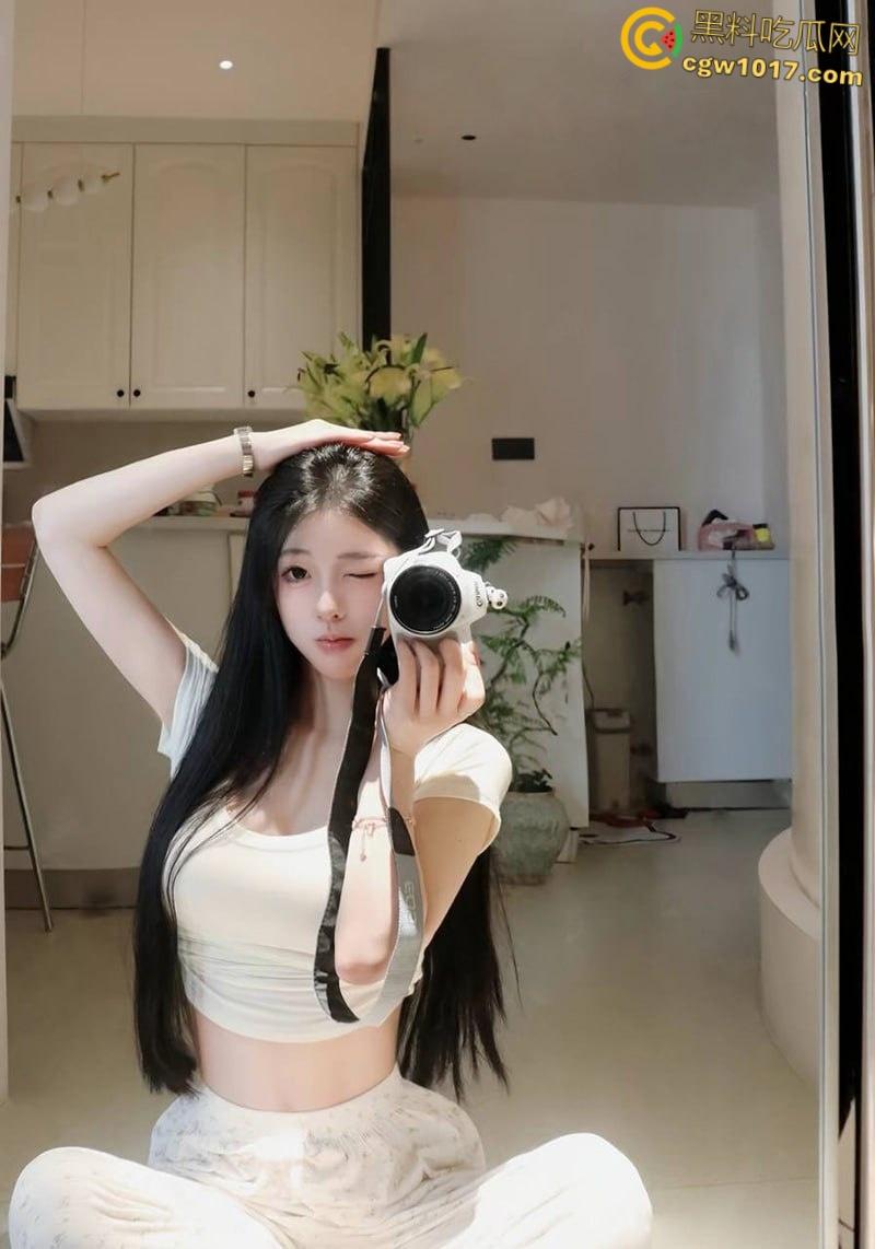 义乌抖音网红【小棉】，大尺度制服私拍流出，高颜甜妹揉乳扣穴，自慰娇喘白浆四溢，反差骚劲爆棚！-3