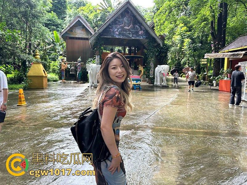 长春工商银行职员【张丽瑶】认主大客户被调教成淫骚母狗，深喉添屌技艺高超多姿势爆操，高潮眼神迷离欲仙欲死！-2