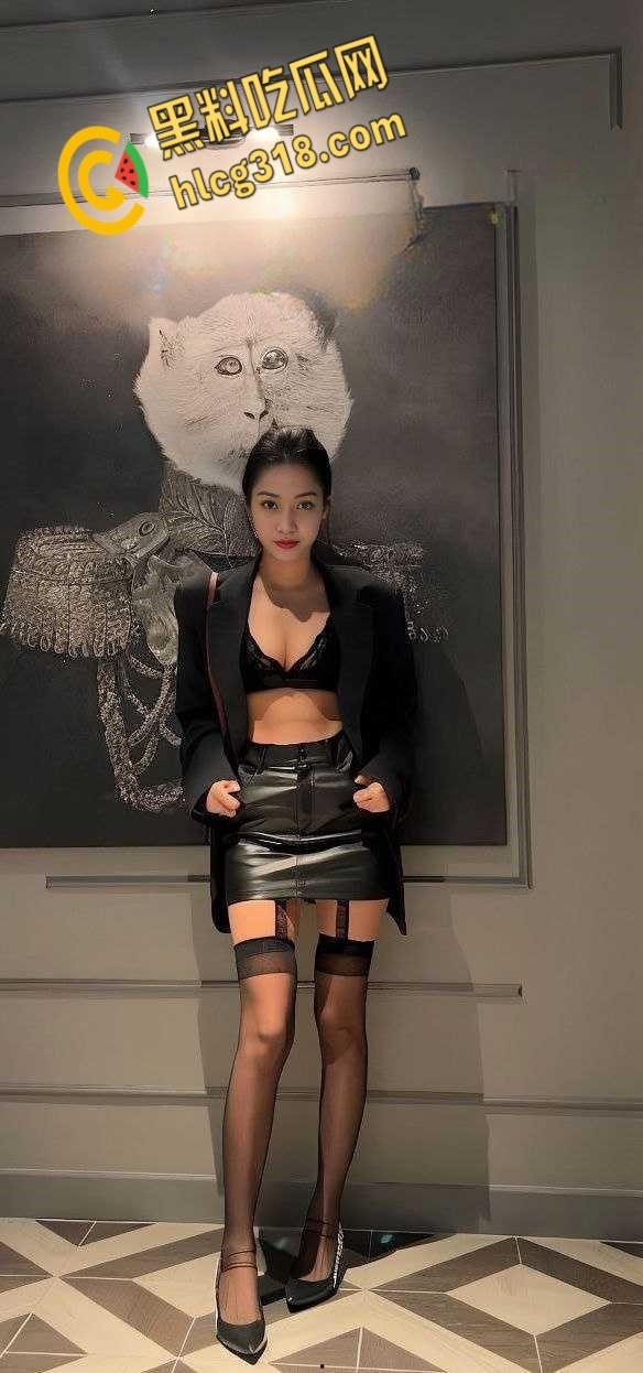 湖南财经学院御姐刘珂欣，校园公交车，颜射后入抽插疯狂吸精，还有吞精癖好真是小母狗一条！-1