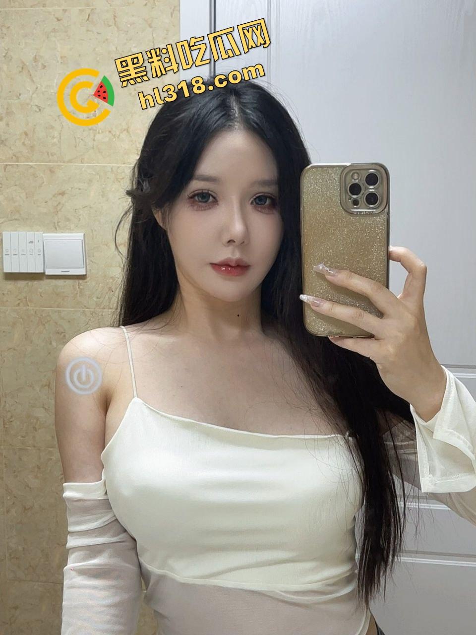 亲妹穿着情趣内衣在厨房切菜，我当场顶到湿透，忍不住无套干进去了，干到她腿软扶不住台面！-2