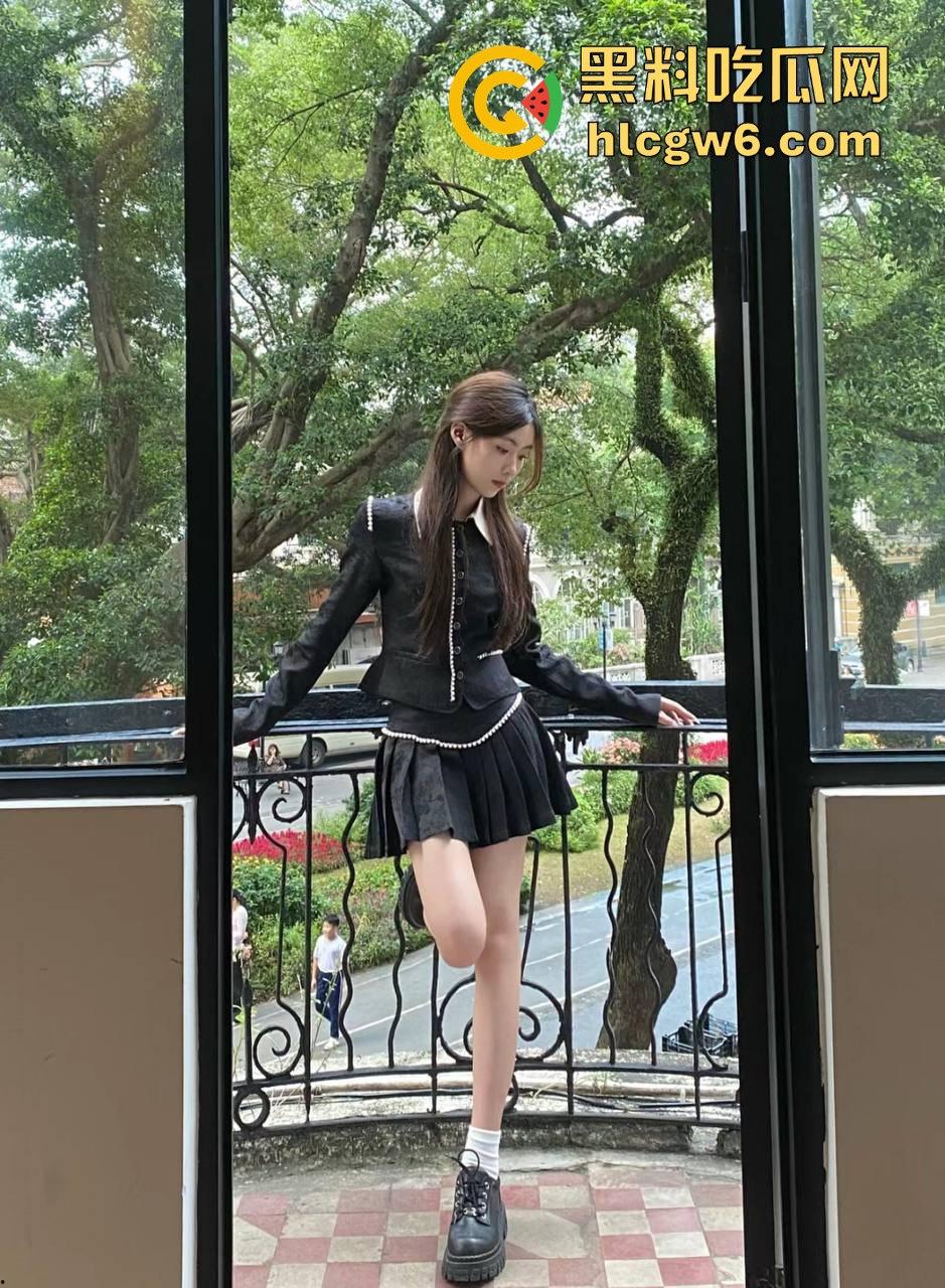 约炮05年嫩妹粉鲍细腰粉乳诱人到炸裂，粉嫩鲍鱼娇羞带滴一碰就水漫金山，这么顶的货怎么舍得戴套！-3