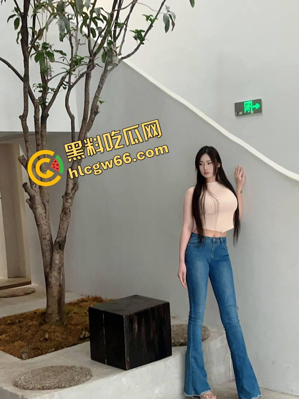 反差婊【小懒猫】嫩逼怼电动假屌墙上猛插喷水如枪，浪叫骚摆撩硬三小时，外卖哥撞见活春宫门不关！-5