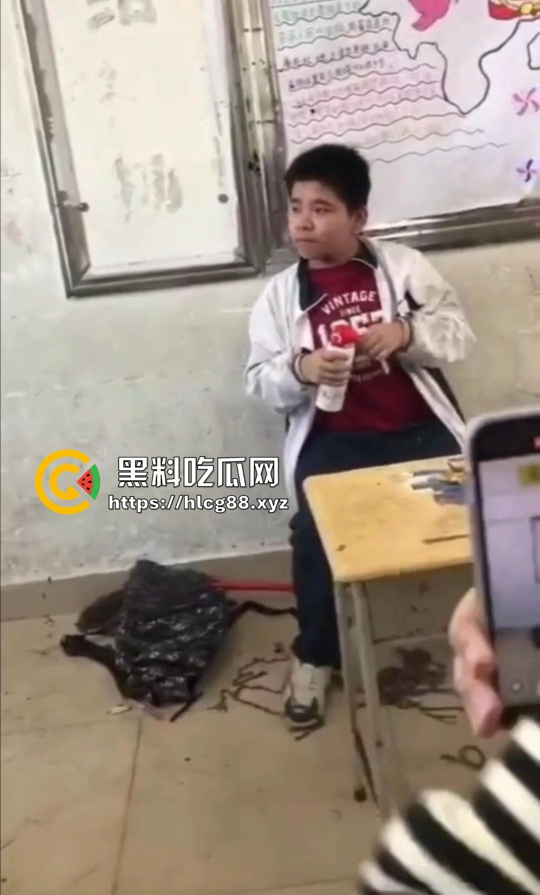 吴川三中一群人渣围殴弱智学生塞嘴逼打飞机，学校还他妈忙着捂嘴护畜生！-7