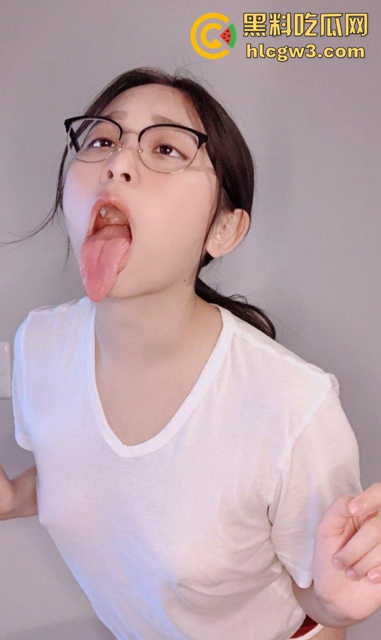 【ambiyah】露脸福利姬最新资源疯传！反差母狗扮丑表演，道具自慰深喉无套玩到失控！-26