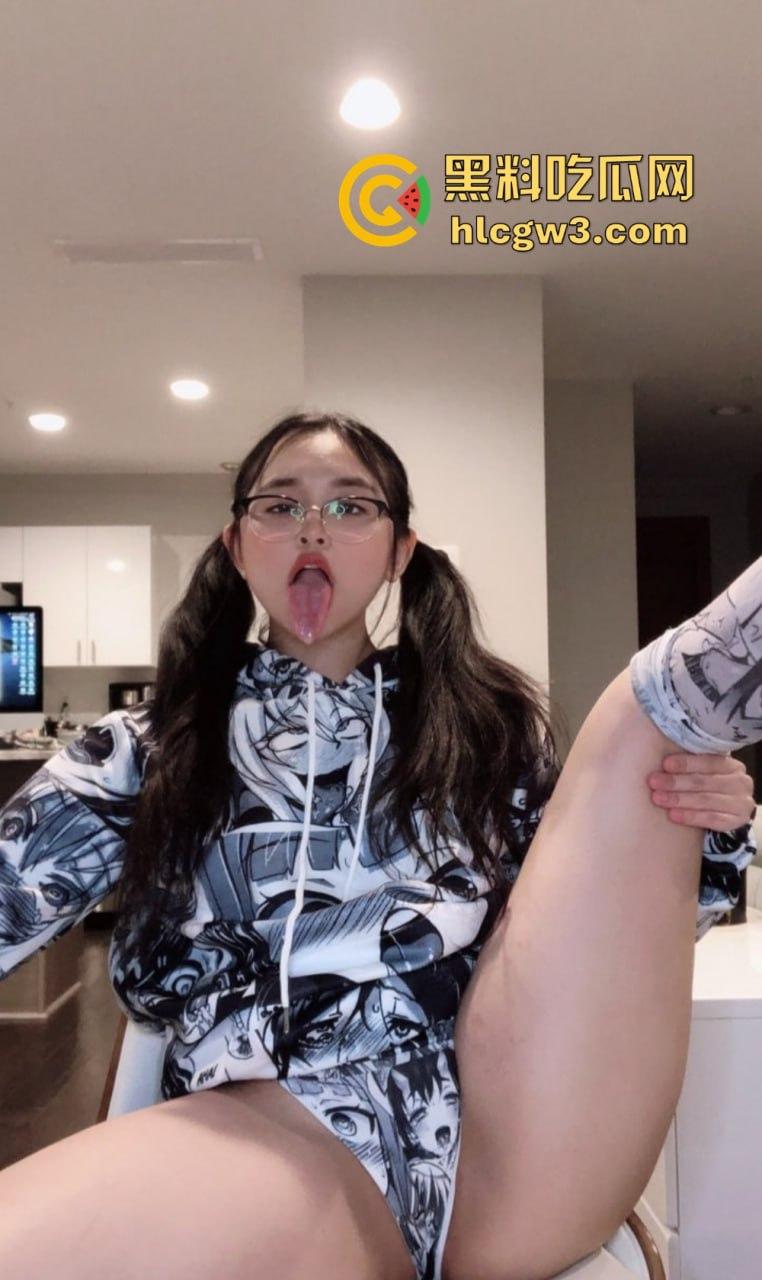 【ambiyah】露脸福利姬最新资源疯传！反差母狗扮丑表演，道具自慰深喉无套玩到失控！-32