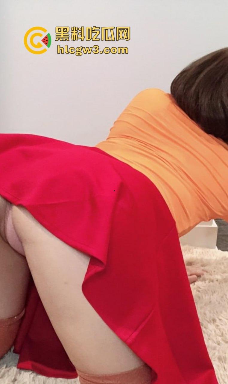 【ambiyah】露脸福利姬最新资源疯传！反差母狗扮丑表演，道具自慰深喉无套玩到失控！-35