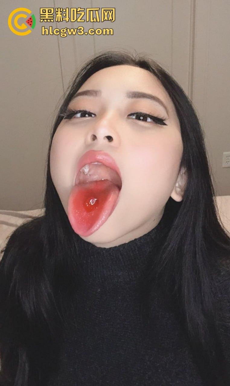 【ambiyah】露脸福利姬最新资源疯传！反差母狗扮丑表演，道具自慰深喉无套玩到失控！-36