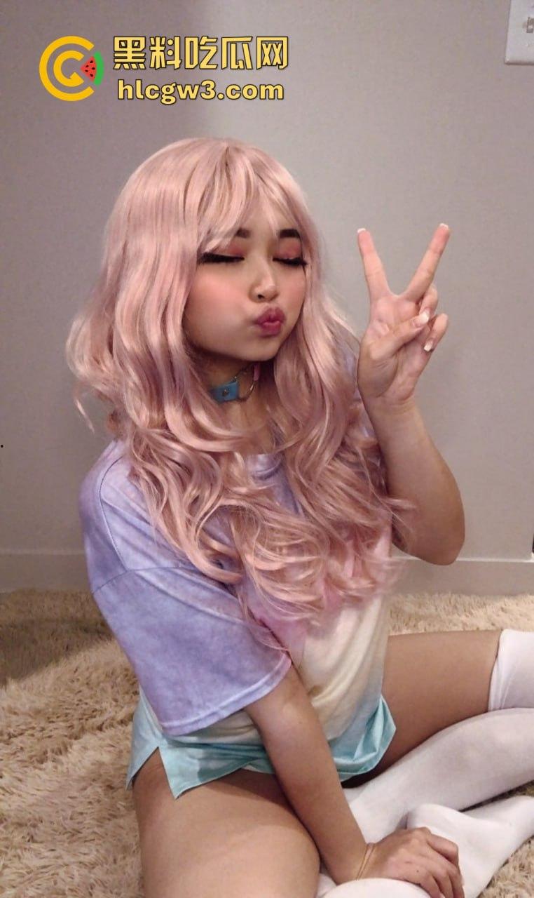 【ambiyah】露脸福利姬最新资源疯传！反差母狗扮丑表演，道具自慰深喉无套玩到失控！-44