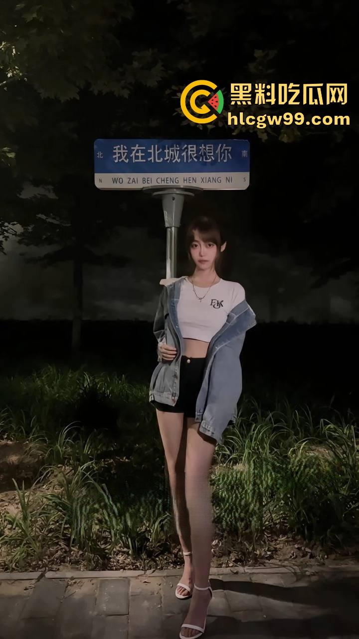 南京城市学院服装表演大一学妹【孙珊】裸聊视频曝光，极品美乳粉嫩玉足私拍流出，足控舔屏福利！-6