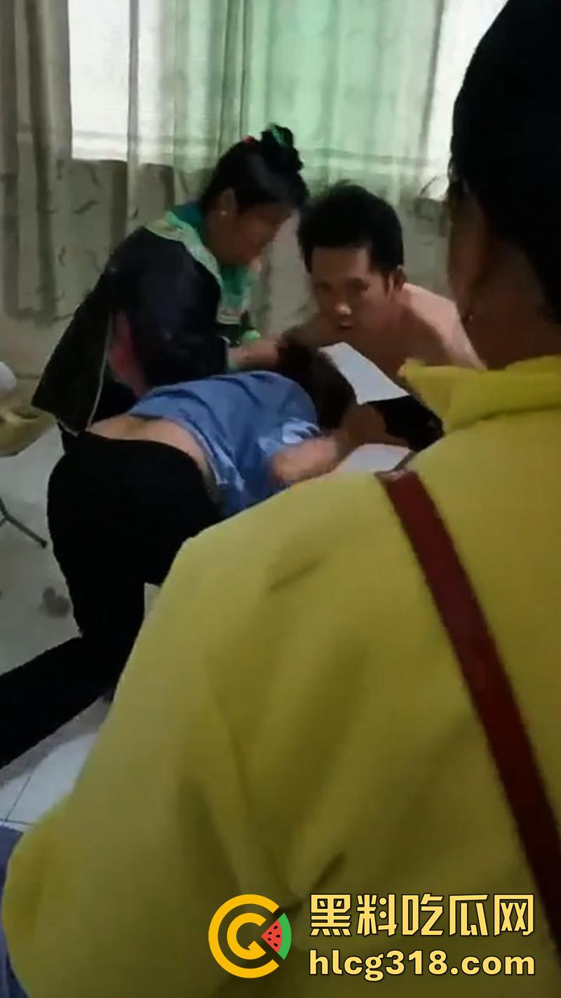 肥猪妻子带人捉奸，老公竟出轨同村骚妇，趁老公外出打工睡遍全村，果然玩的就是个骚劲啊！-1