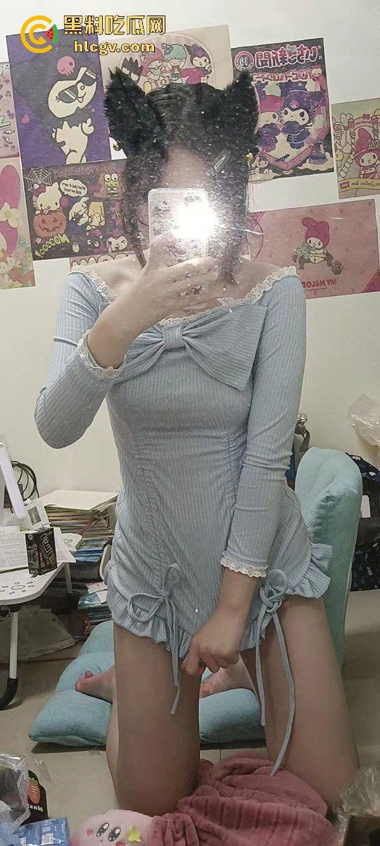 瓜友投稿大学妹子【林烟】私拍流出！宿舍自拍自慰天天给他看，骚逼十足直接曝光！-7