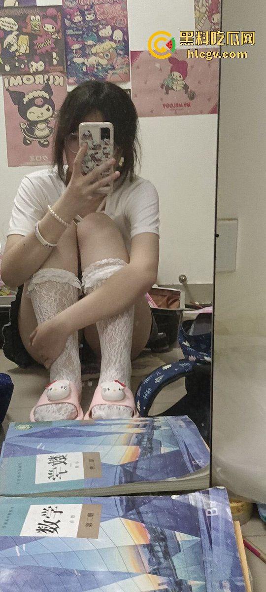 瓜友投稿大学妹子【林烟】私拍流出！宿舍自拍自慰天天给他看，骚逼十足直接曝光！-8