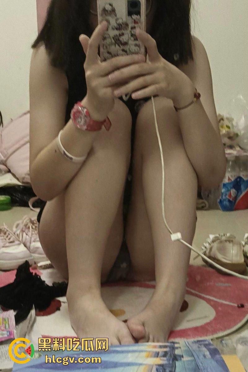 瓜友投稿大学妹子【林烟】私拍流出！宿舍自拍自慰天天给他看，骚逼十足直接曝光！-17