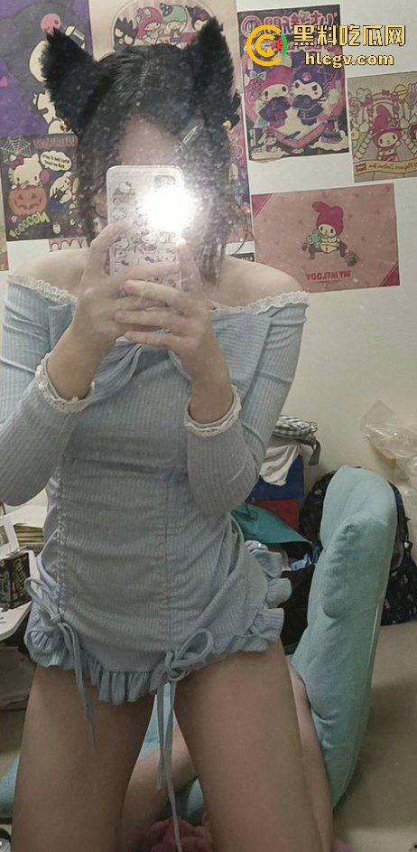 瓜友投稿大学妹子【林烟】私拍流出！宿舍自拍自慰天天给他看，骚逼十足直接曝光！-21