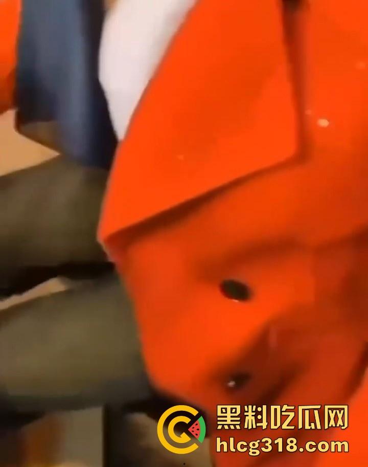 青海牛肉面事件视频爆出，头巾骚女雅座包间大胆吃鸡，面得跟鸡巴一起吃。-5