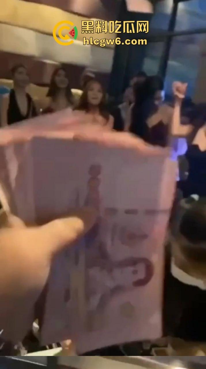 曼谷红浪漫KTV震撼开场，扶手女颜值身材吊打国内选手，青云志还靠谁扶？兄弟们咱们一起去泰国撒币去！-11