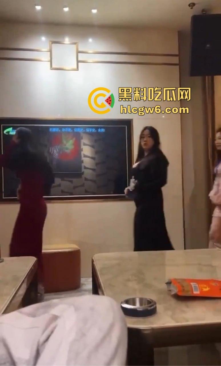 曼谷红浪漫KTV震撼开场，扶手女颜值身材吊打国内选手，青云志还靠谁扶？兄弟们咱们一起去泰国撒币去！-13