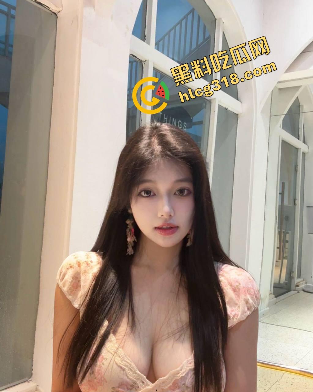 金主玩SM玩上瘾，小母狗穿狗链子趴着等打，撅屁股被打到红肿喊爸爸，有钱真能调教母狗！-1