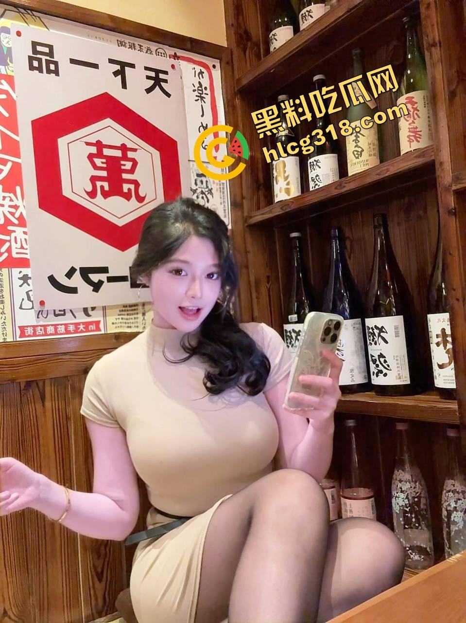 金主玩SM玩上瘾，小母狗穿狗链子趴着等打，撅屁股被打到红肿喊爸爸，有钱真能调教母狗！-2