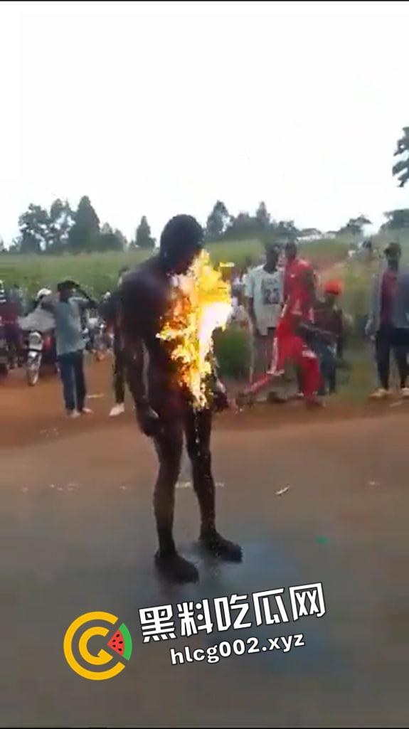 尼哥就是狠！南非尼哥虐待小孩 被抓到后活活烧死 惨不忍睹-2