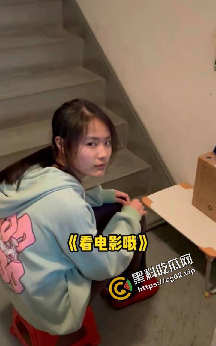 抖音千万粉网红【小叮当的一家】中的姐姐叮叮遭网聊骗局 全裸自拍视频流出遭疯传  顺带 开盒 千万账号背后的男人-3