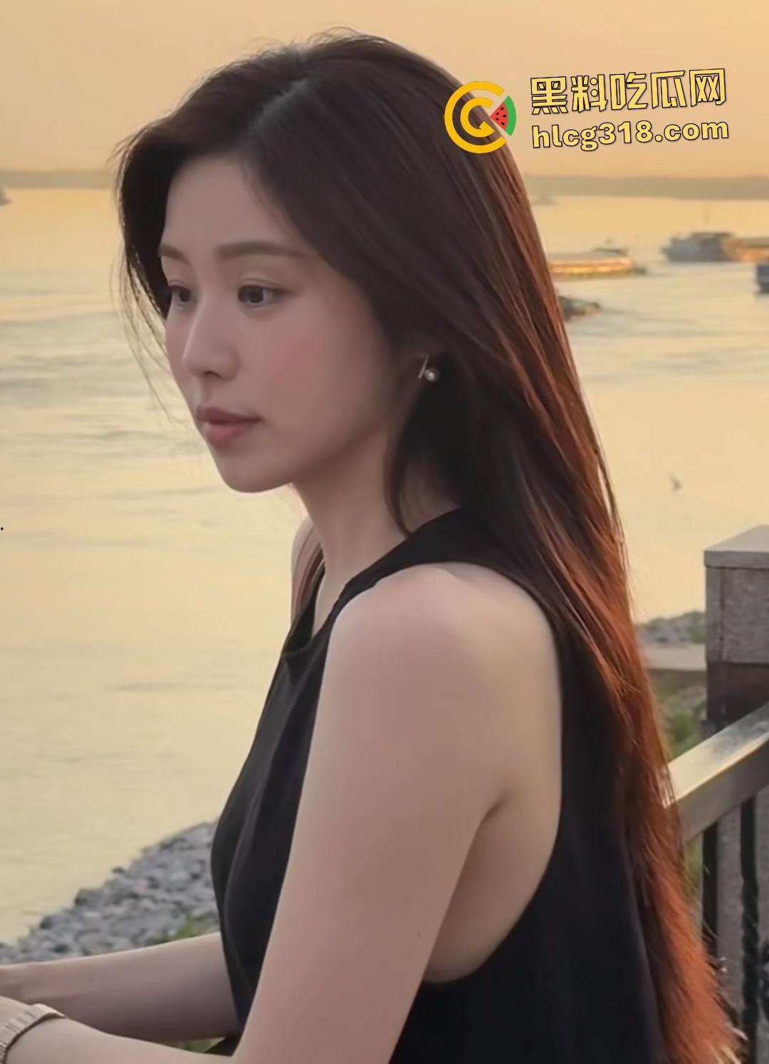 偷情男女深夜在酒店走廊做爱，疯狂后入啪啪声打的整栋楼都听得到，有人听到还以为半夜装修呢！-1