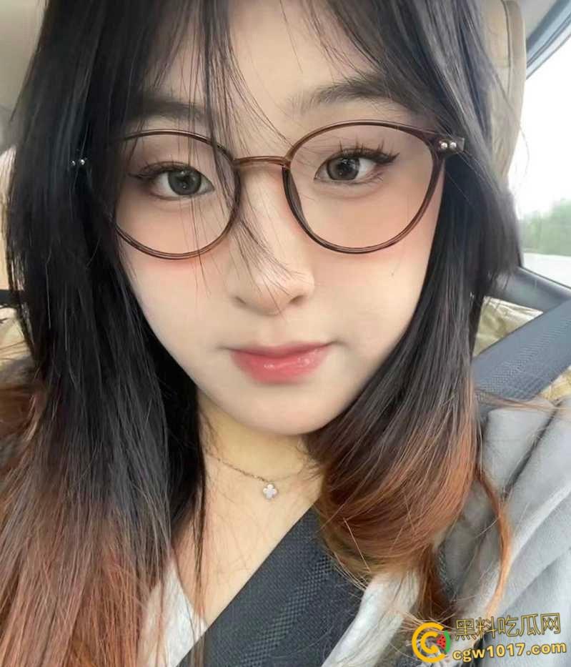 深圳清纯女实习生【罗梦瑶】，被领导陪酒潜规则，娴熟口技吸吮大屌，女上骑乘淫水泛滥，职场的眼镜妹就是反差！-2