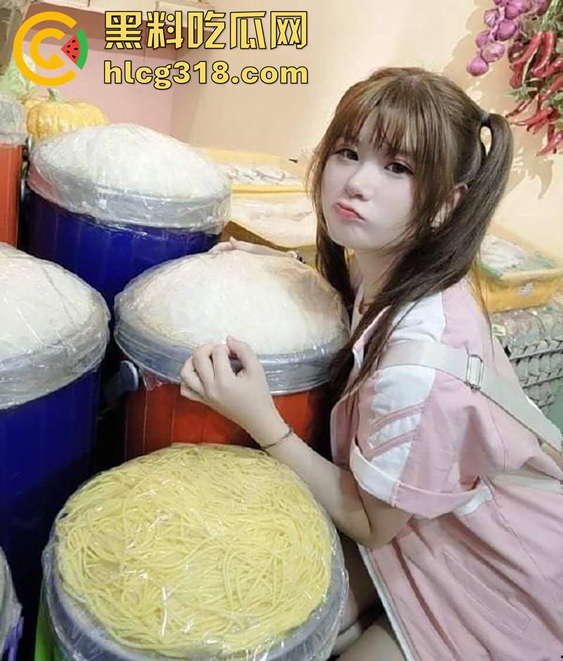 绿你的不一定是兄弟，也可能是你爸！湖南师范学院【徐晓筱】，被男友父亲拿下，贪恋大屌疯狂吃鸡！-1