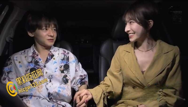 极品神颜口交吞精女王，吞精逆搭档再出新作，在车上主动给小哥提供性服务！-1