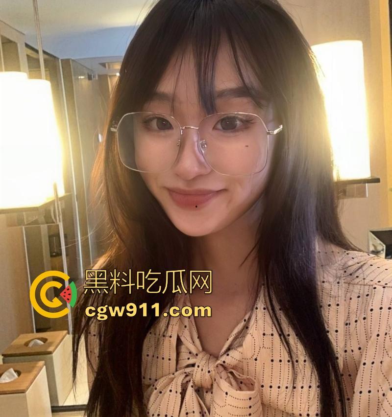 河北邢台人民教师【李安艺】课堂上的严师，私下的反差母狗，男友无套后入蜜桃翘臀，还是老师骚！-1