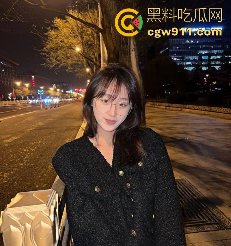 河北邢台人民教师【李安艺】课堂上的严师，私下的反差母狗，男友无套后入蜜桃翘臀，还是老师骚！-2