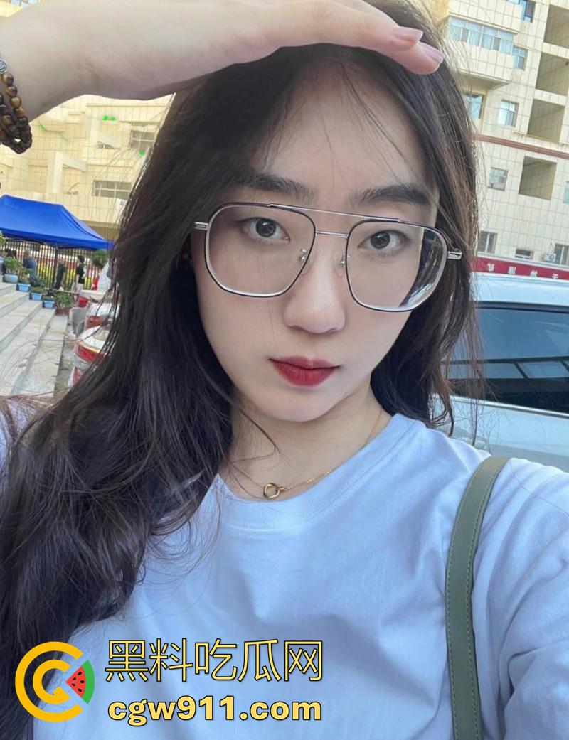 眼镜骚逼课外辅导语文老师【小苏】，身材极品翘臀诱人，一边教课一边解决性需求，这么学习早上清北了！-5