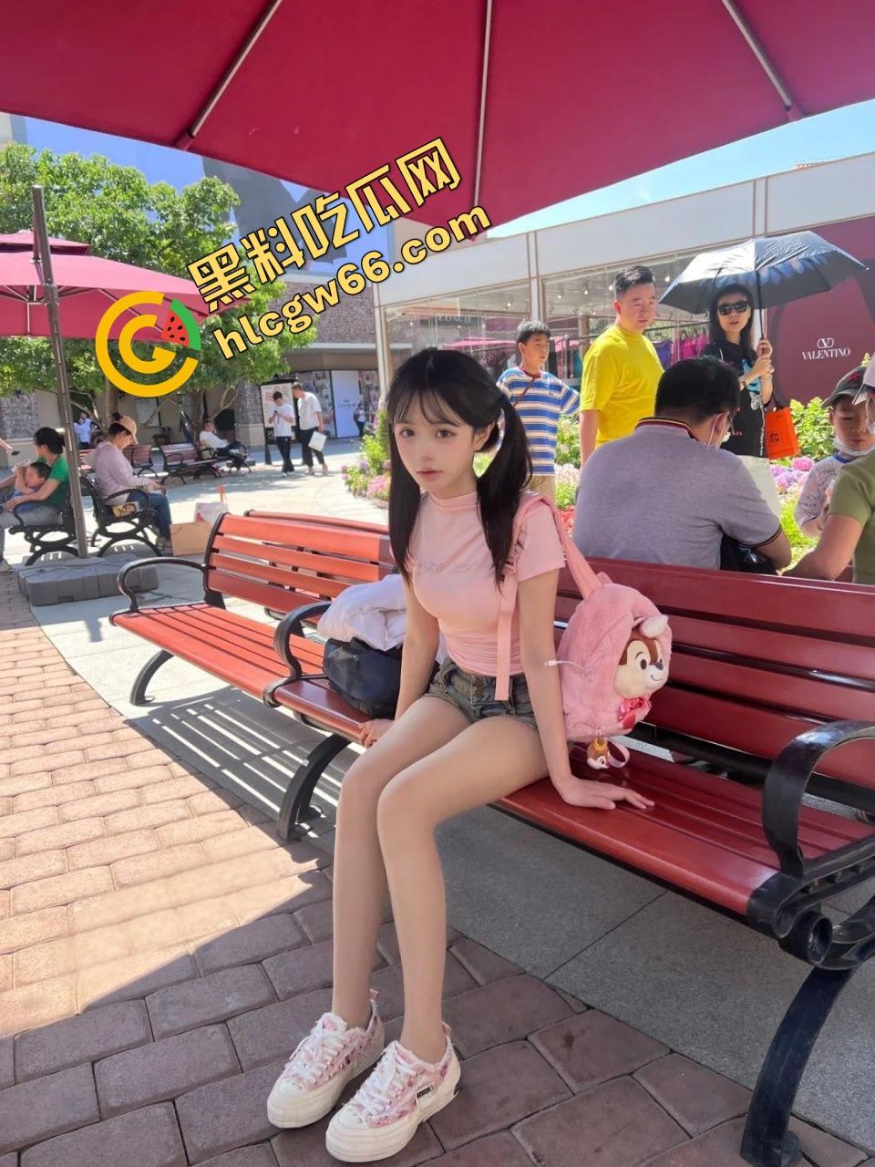 深圳龙华兼职骚货【钱洺宪】刚毕业的白虎嫩妹被金主爆操坐射，骚穴夹翻大屌哭着舔精求第二炮！-1