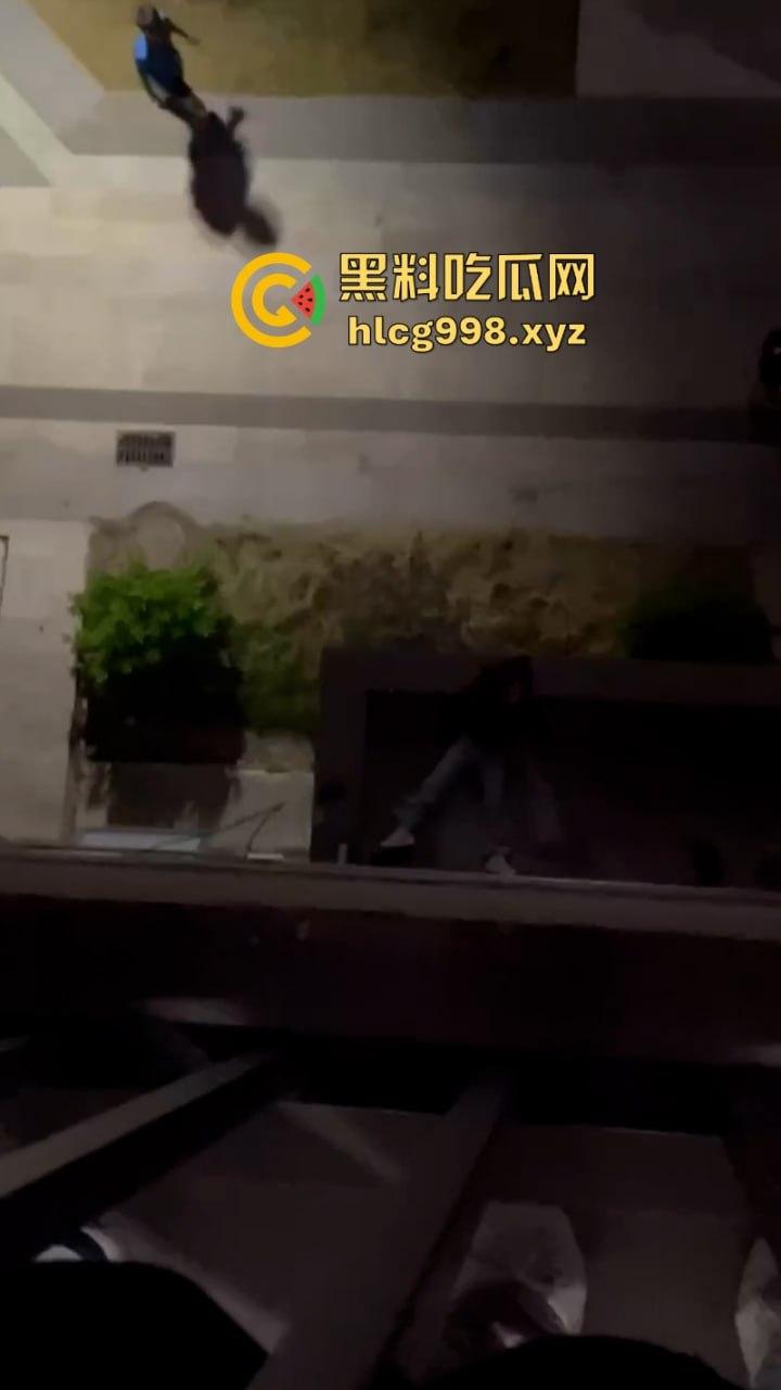 柳州机电一学生跳楼自杀 现场视频揭露真实原因 竟是连裤衩都赔干净了？？-8